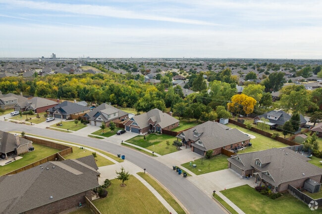 Lush landscapes surround the beautiful homes in Kelley Pointe.