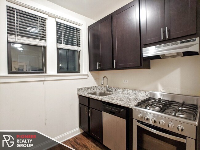 4036 N Ashland Ave unit E1, Chicago, IL 60613 - photo 6