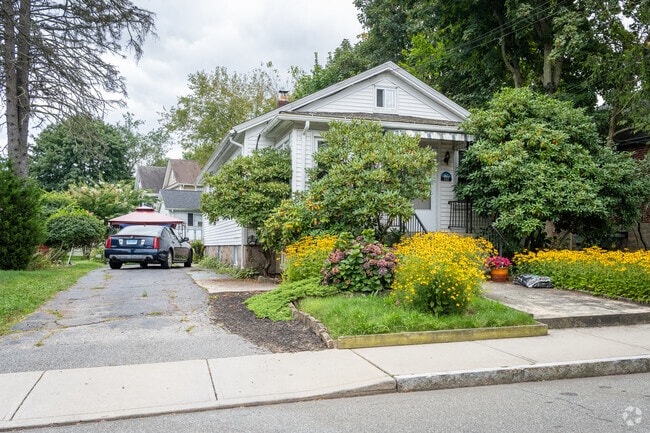 Discover charming ranch homes like this in Downtown New London, CT.