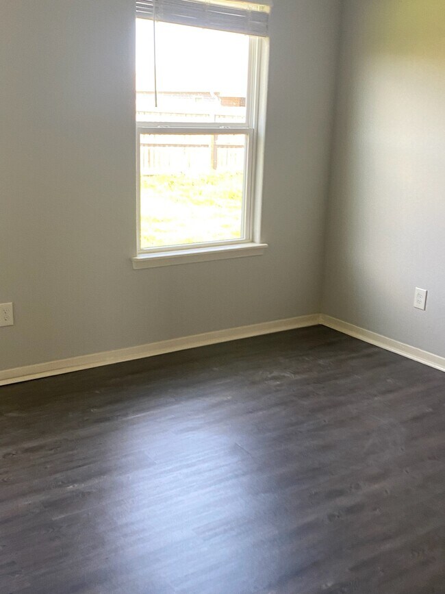 864 NW Evans Cir, Bentonville, AR 72713 - photo 3