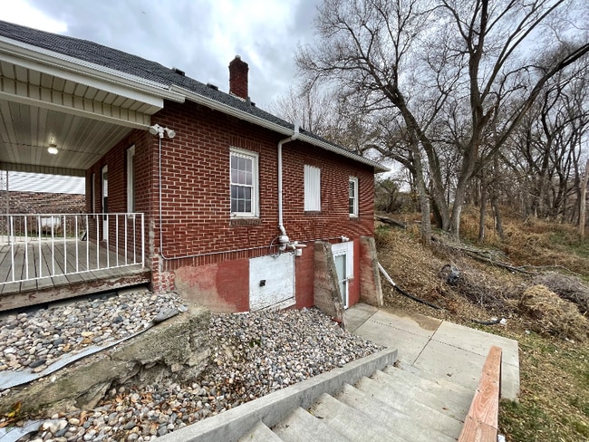 417 S Fairmount St, Sioux City, IA 51106 - photo 2