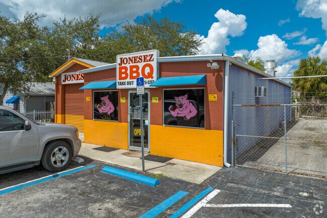 Jonesez is a the place for take out ribs in Fort Myers Shores.