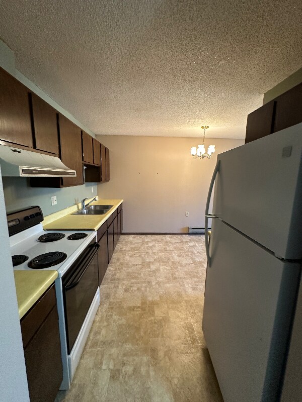 550 8th St W unit 7, Thief River Falls, MN 56701 - photo 2