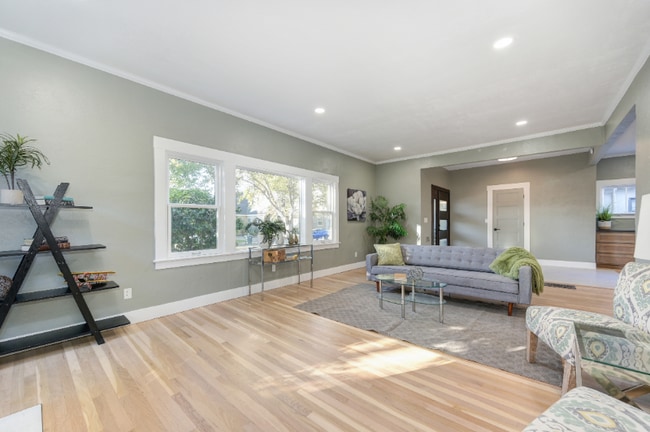 1045 35th St, Sacramento, CA 95816 - photo 6