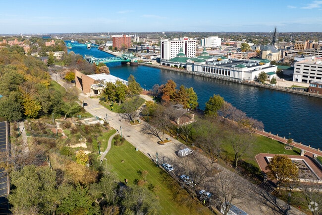 The river and downtown Joliet provide St John's residents with many amenities.