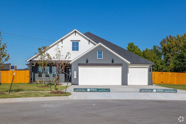 There are many new homes under construction, for residents looking for a  home in Bixby.