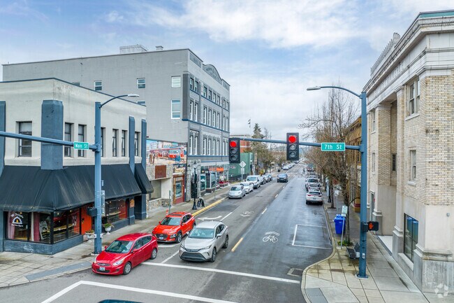 Park Place sits just blocks from downtown Oregon City’s shops and restaurants.