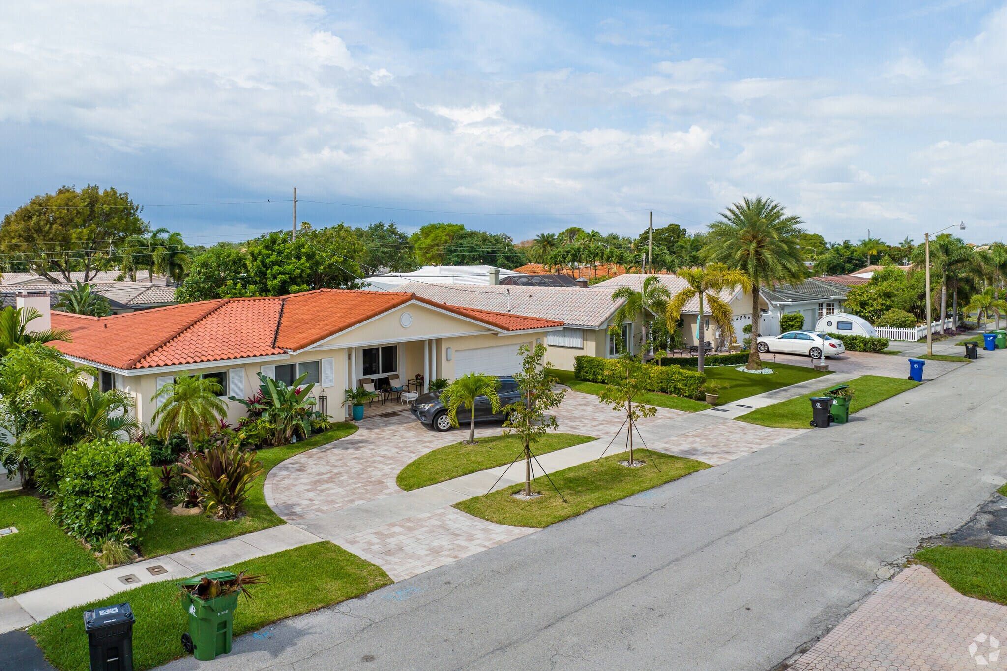 Street view of the houses in Imperial Point.