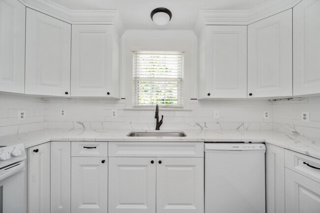 819 Weedon St unit 2, Fredericksburg, VA 22401 - photo 7