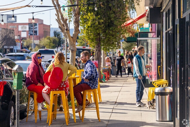 Highland Park has plenty of outdoor dining options.