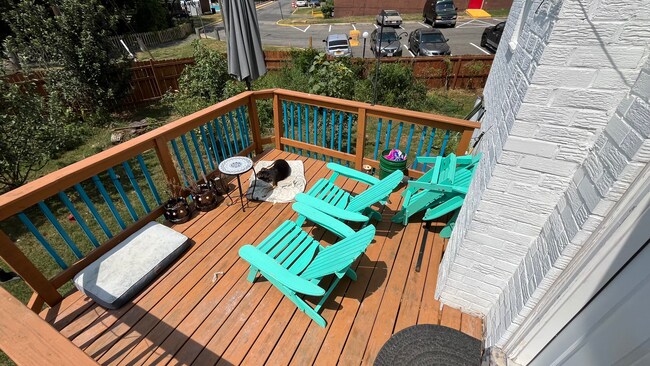 127 S Jordan St unit Larger Upstairs Bedr, Alexandria, VA 22304 - photo 6