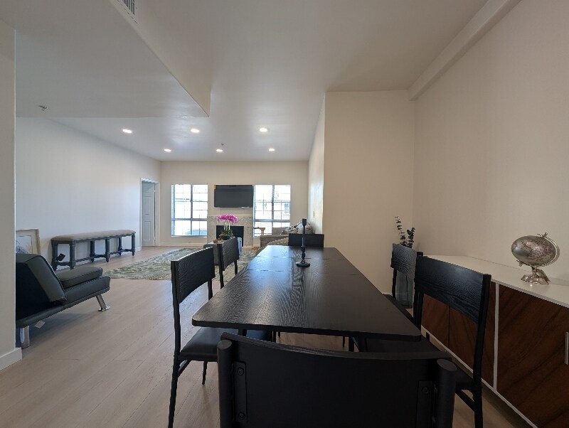 11035 Moorpark St, North Hollywood, CA 91602 - photo 1