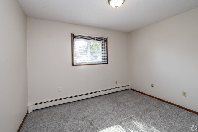 Four Seasons Apartments, Faribault, MN 55021 - photo 2