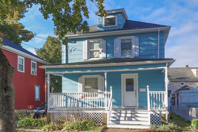 Various sized single family houses are found within Chatham Street.