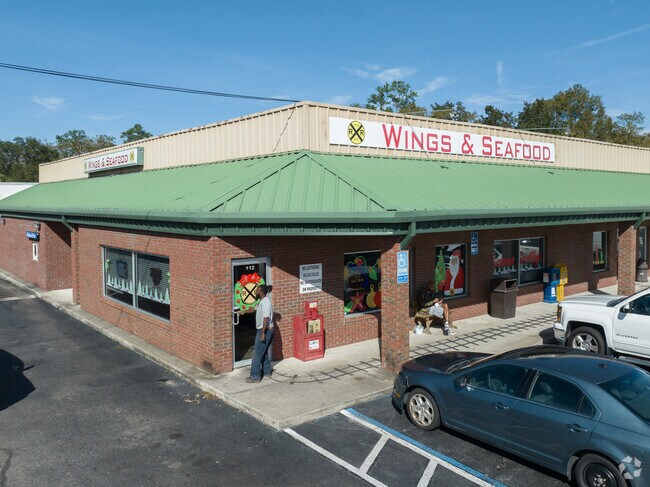 R&R Wing Cafe is a great place for lunch.