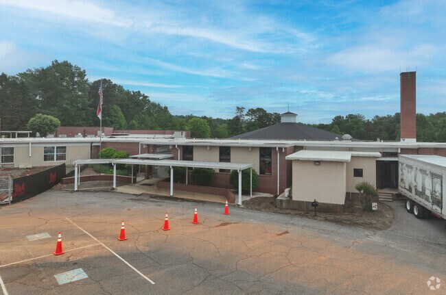 Parents drop their kids off here at Sugar Loaf Elementary.