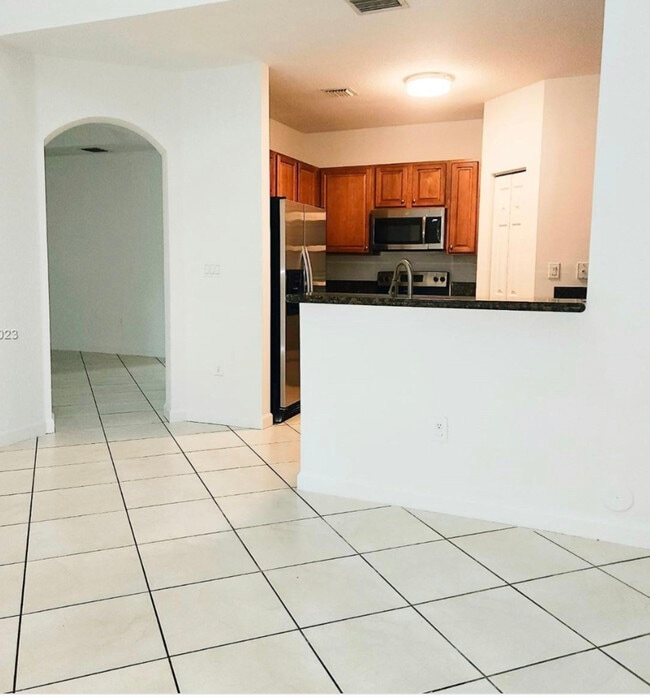 11525 NW 71st St, Doral, FL 33178