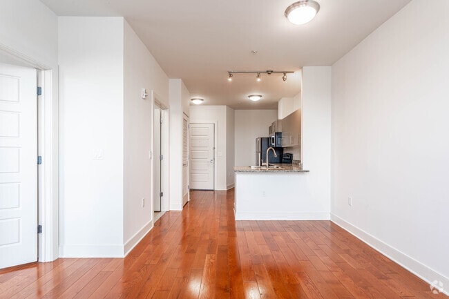 2BR, 1BA - 724SF - Living Area