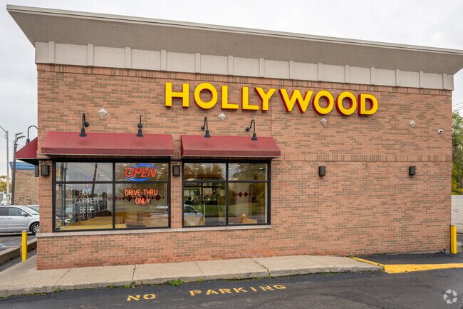 Hollywood Coney Island is a fantastic local fast food restaurant.