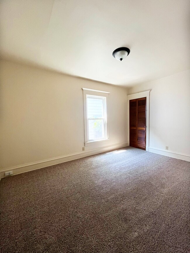 2006 Kinzie Ave Unit 2006 Kinzie, Racine, WI 53405