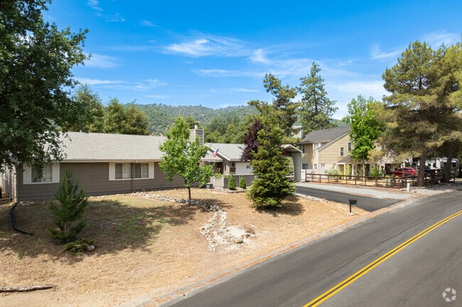 Most of the homes of Oakhurst have large front yards.