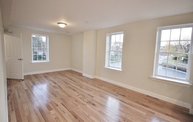 37 Pine St unit 4, Oxford, PA 19363 - photo 4