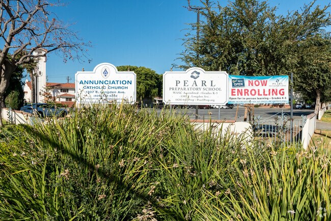 Pearl Preparatory School Sign.