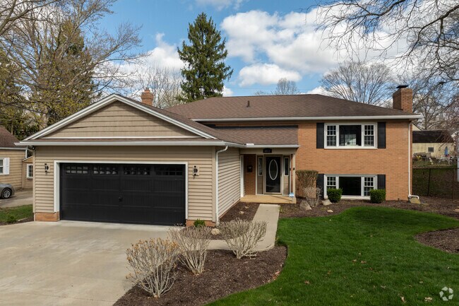 Brick Split Level homes can be found in the Valley View neighborhood.