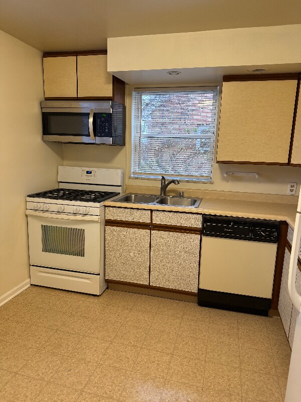 1064 Anderson Ferry Rd unit 2, Cincinnati, OH 45238 - photo 4