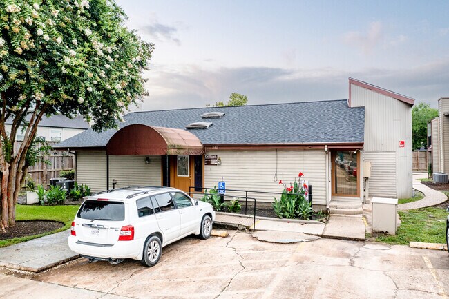 Chase View Apartments, Houston, TX 77038 - photo 4