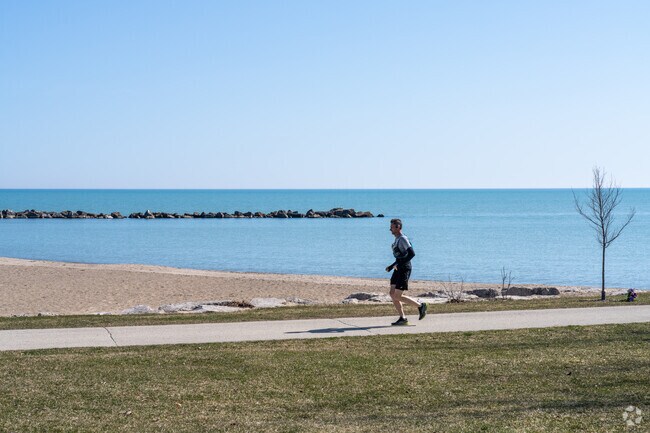 It's easy to reach the waterfront from Lincoln Park for a jog.