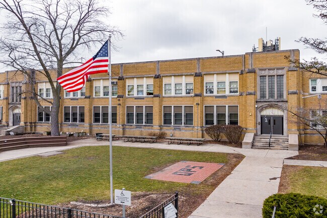 Oriole Park Elementary School is located in Chicago, Illinois.