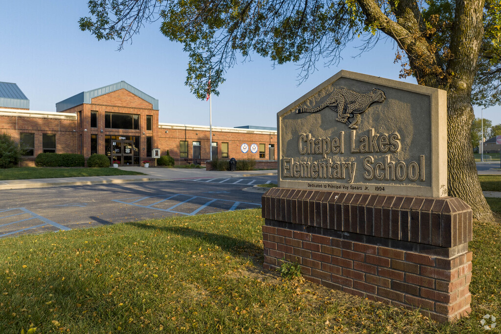 Chapel Lakes Elementary School serves grade school students in Lee's Summit, MO.