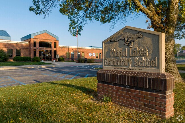 Chapel Lakes Elementary School serves young students near Chapel Ridge in Lee’s Summit.
