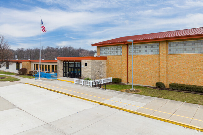 Maplewood Elementary School receives an overall Niche grade of C+.