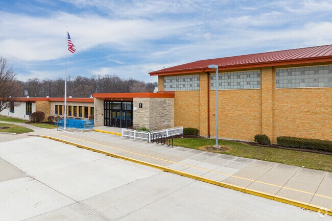 Maplewood Elementary School in Fort Wayne earns a C+ rating on Niche for overall performance.