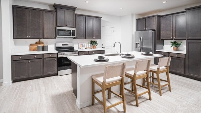 221 Delta Bay Cir, Sacramento, CA 95835 - photo 2