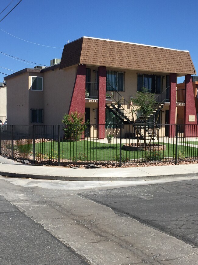 1921 Goodwill St unit D, Las Vegas, NV 89106 - photo 2