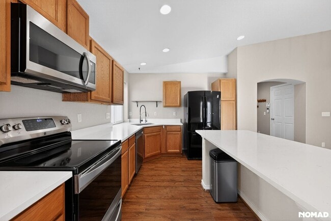 20194 Robins Dr, Denver, CO 80249 - photo 2