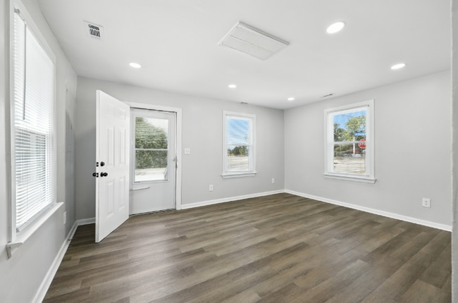 118 Parkdale Ave, Hampton, VA 23669 - photo 2