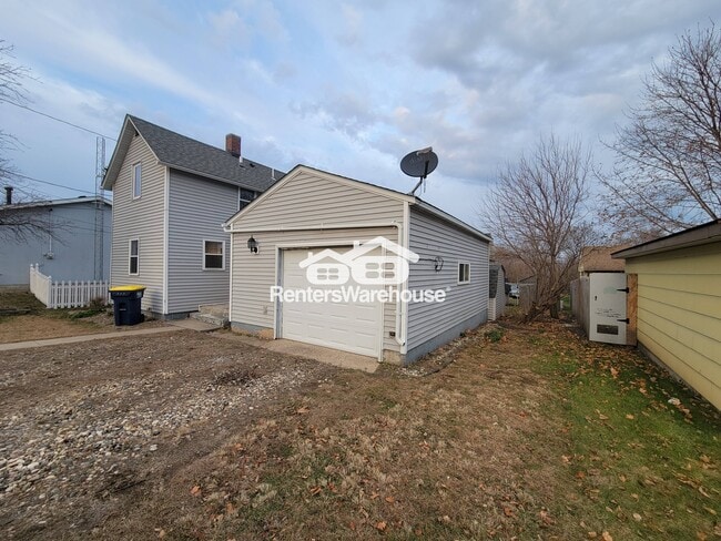 906 1/2 S German St, New Ulm, MN 56073 - photo 2