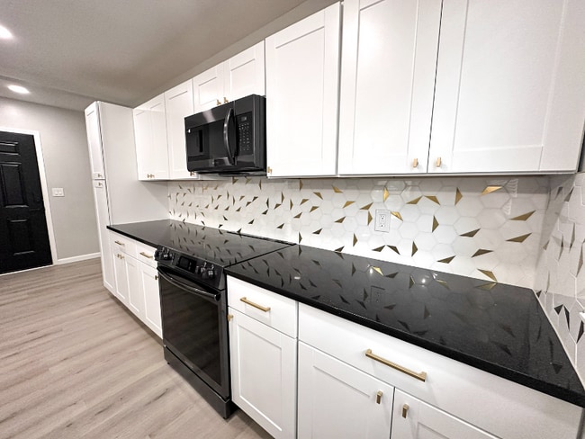 287 Pierce St unit 1, Kingston, PA 18704 - photo 5