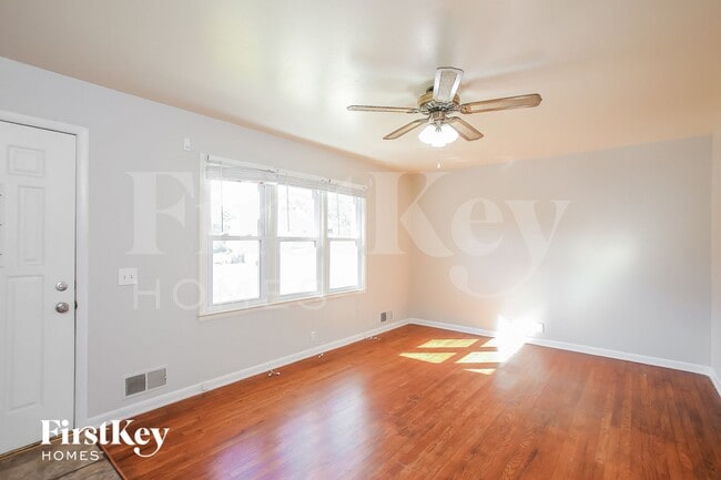 1012 Magnolia St W, Excelsior Springs, MO 64024 - photo 3