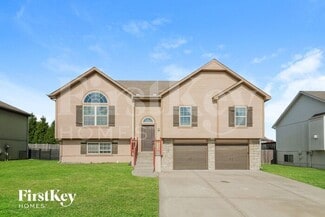 2004 Parkview Dr, Raymore, MO 64083