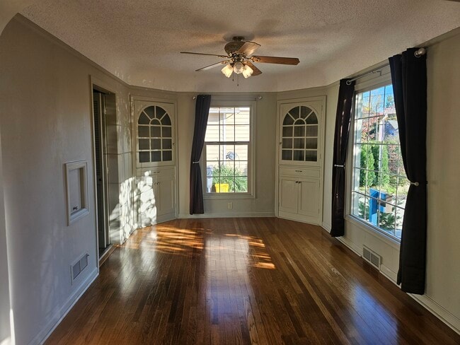 6613 N Amherst St, Portland, OR 97203 - photo 5