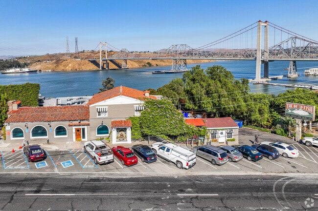 The Dead Fish is a luxurious restaurant located right by the bay in Crockett.