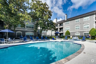 2400 Fountain View Dr, Houston, TX 77057