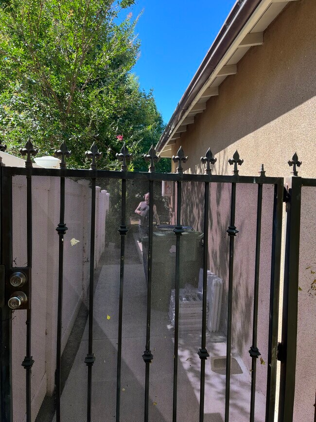 21050 Avenue San Luis unit A, Woodland Hills, CA 91364 - photo 3