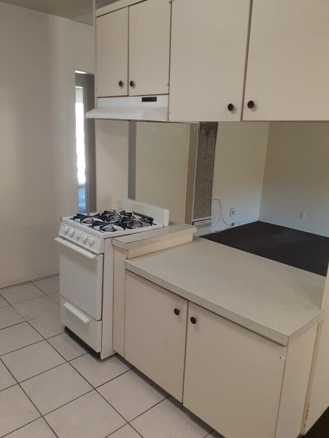 742 Via Altamira Viaduct unit 9, Montebello, CA 90640 - photo 5