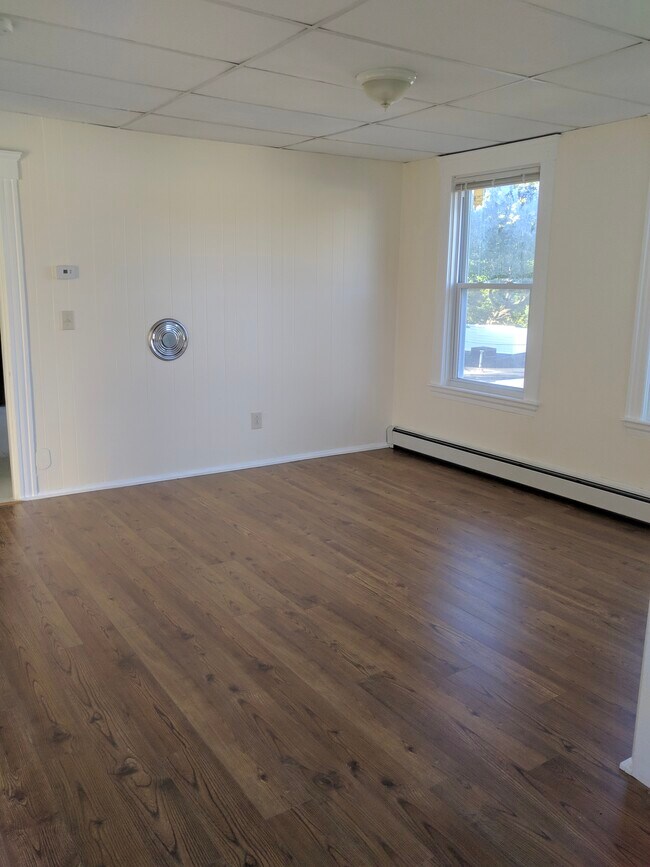 32 Douglas St unit 3, Worcester, MA 01603 - photo 4